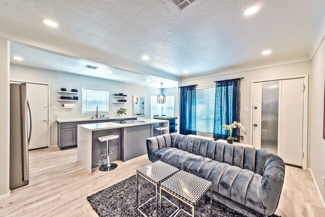 Foto del edificio - 705 3rd. St.