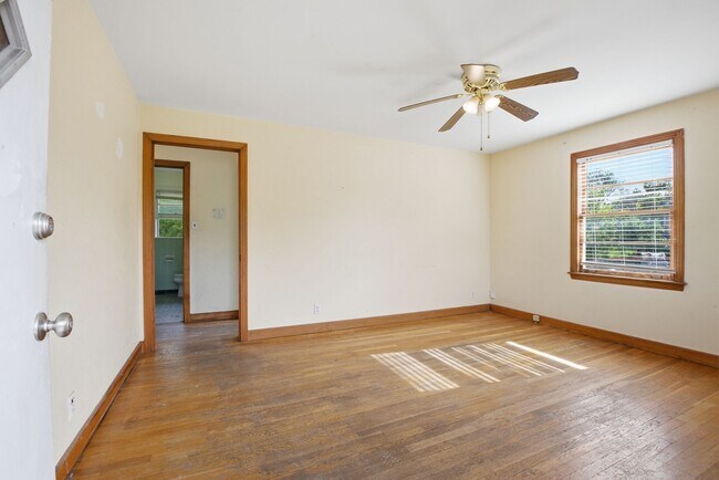 Foto del edificio - 905 W Eastland Ave