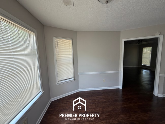 Foto del edificio - Charming 3BR/2BA Bartlett Area Home | Brick Fireplace & Bay Window