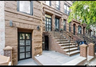 Building Photo - 370 Marion St