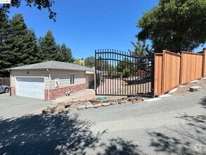 Building Photo - 3540 Deer Hill Rd