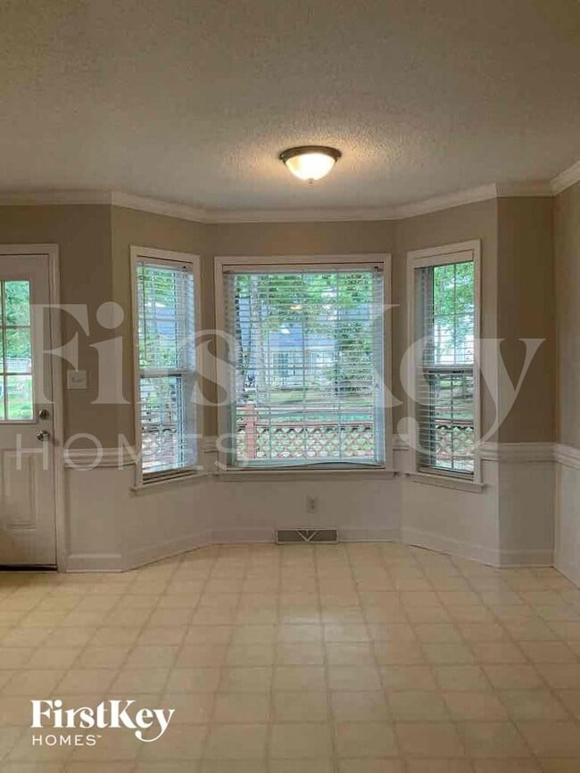 Building Photo - 110 Longbridge Dr