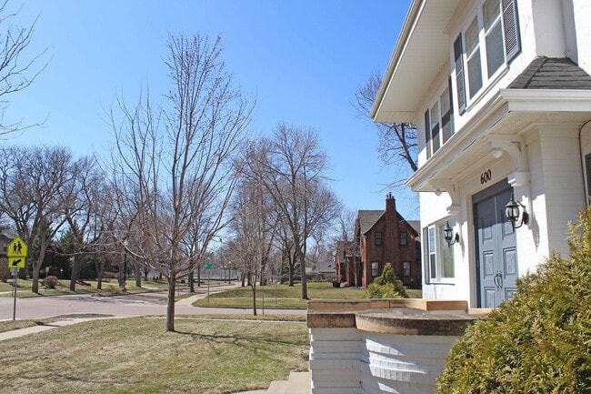 Building Photo - All Utilites and Fully Furnished 2 Bedroom!