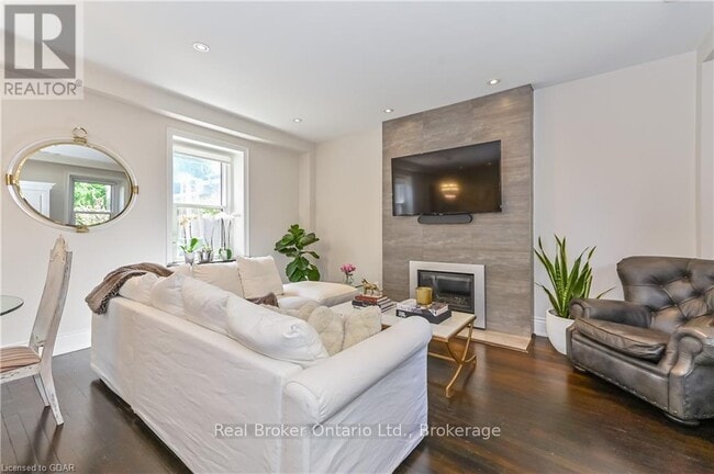 Building Photo - 37 Meadowview Ave
