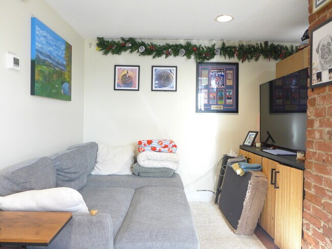 Foto del edificio - 832 Parker St