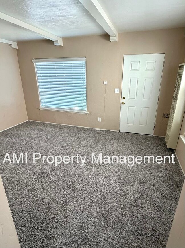 Foto del edificio - Studio Cottage in a Great Area!  Move In Special $1000 Off 1st Month's Rent!