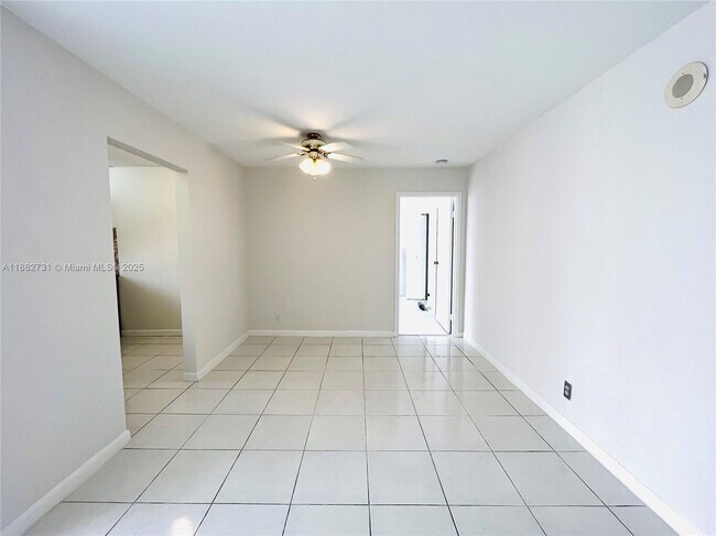 Foto del edificio - 16909 N Bay Rd