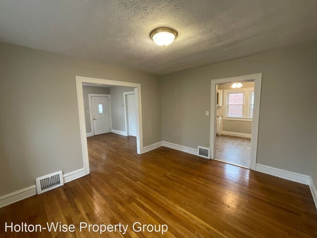 Building Photo - 3 br, 2 bath House - 821 East 236th Street