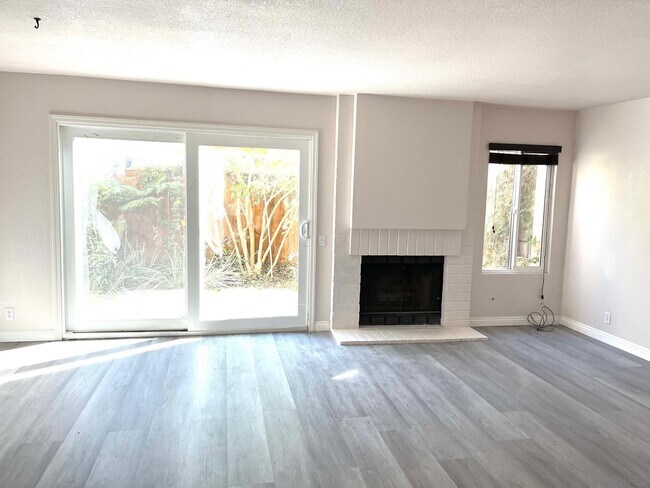 Building Photo - 3672 Caminito Carmel Landing