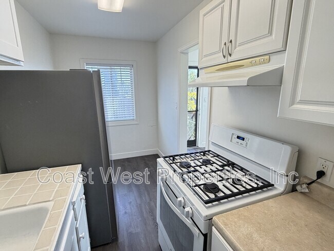 Building Photo - 4419 College Ave