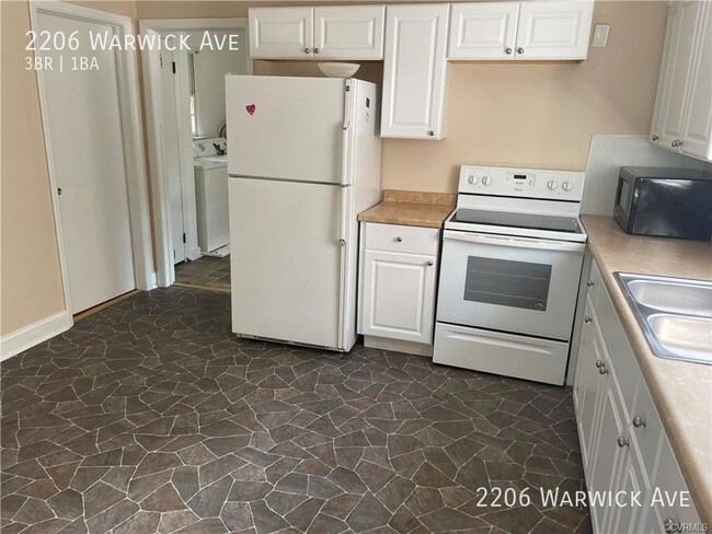 Building Photo - 2206 Warwick Ave