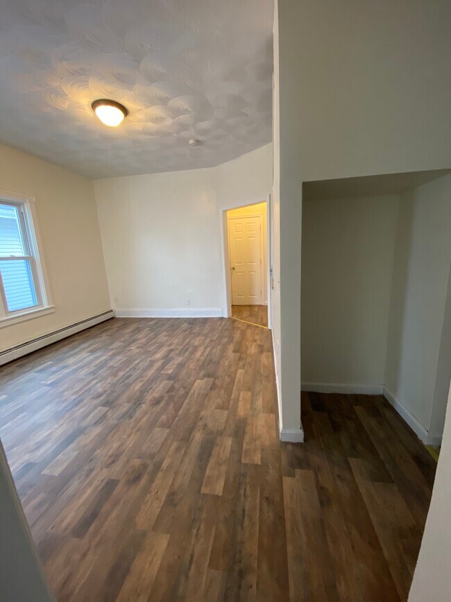 Building Photo - 72 Andem St