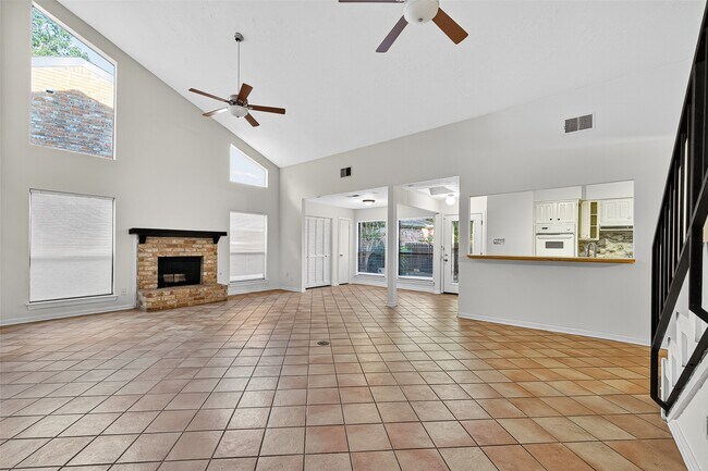 Foto del edificio - 812 Fleetwood Pl Dr