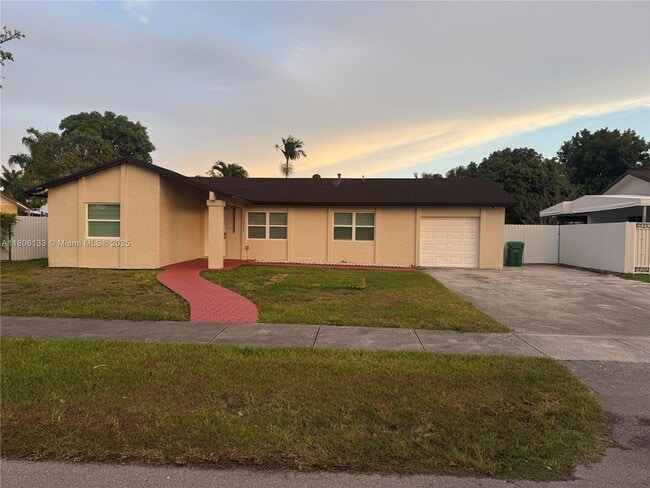 Foto del edificio - 14932 SW 65th Terrace