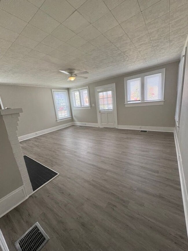 Building Photo - 477 Lucas Ct