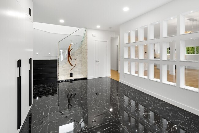 Foto del edificio - 6402 106th Ave NE