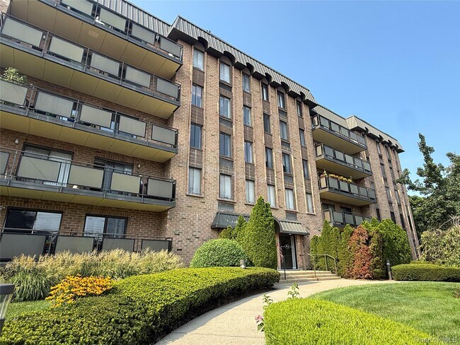 Foto del edificio - 175 Maple Ave