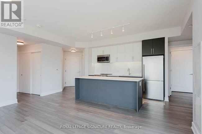 Building Photo - 2525 Bathurst St
