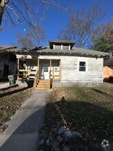 Building Photo - 1010 E 18th St