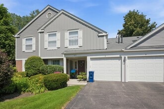 Building Photo - 1671 Grosvenor Cir