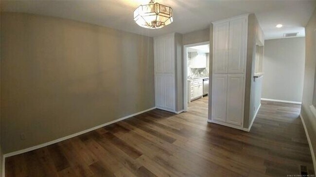 Building Photo - 6518/6520 E 90th St