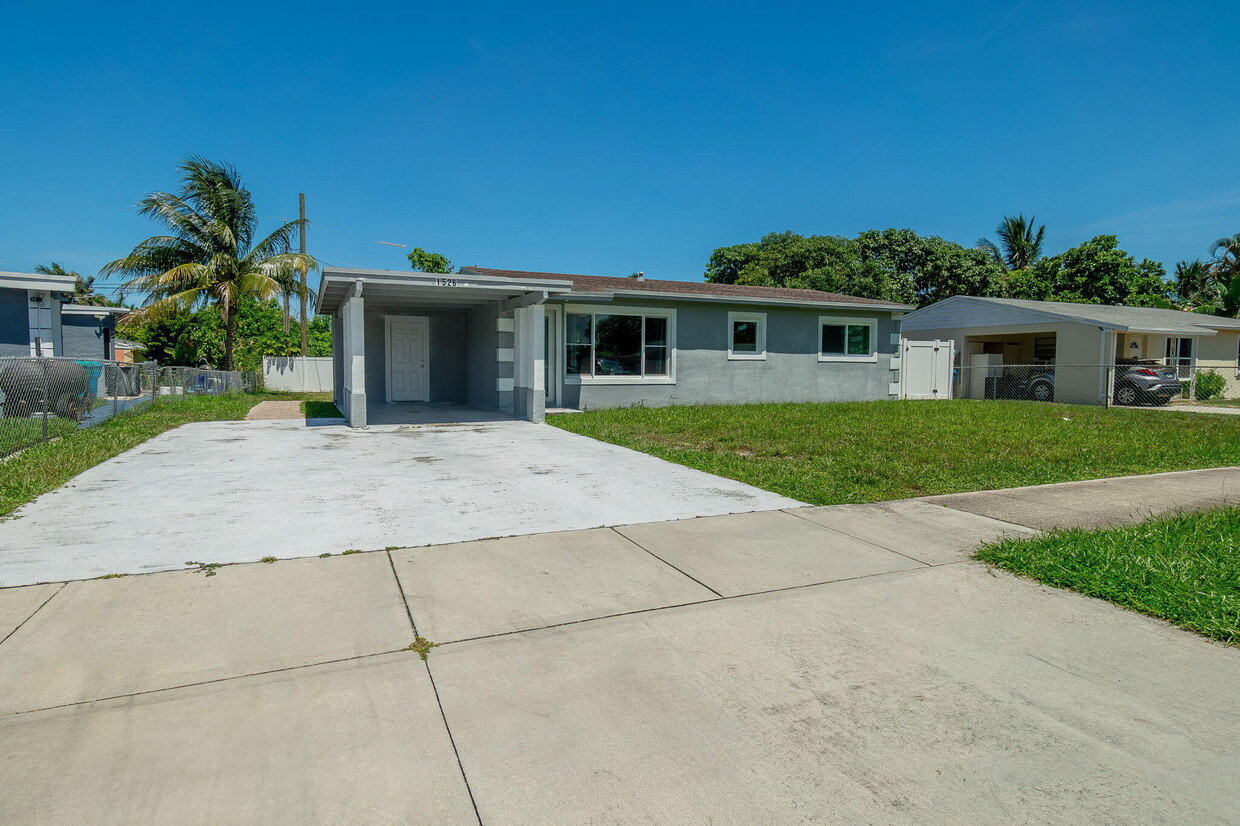 Primary Photo - 1526 NE 1st Ct