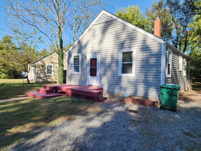 Charming 2 Bedroom with Large Backyard in ... - Charming 2 Bedroom with Large Backyard in ... House