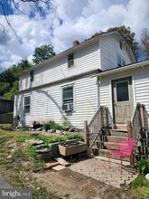 Building Photo - 320 Biser St