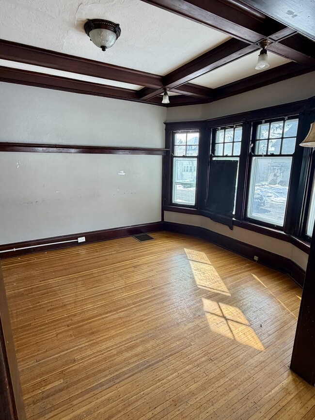 Building Photo - 175 Selye Terrace