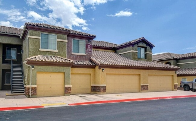 Building Photo - GORGEOUS 3 BEDROOM / 2 FULL BATH CONDO UNI...