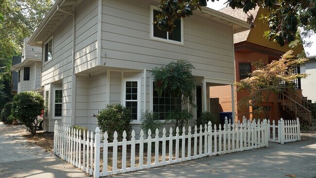 Foto del edificio - Charming 2 bed, 2.5 ba, 1250 sq. ft. duple...