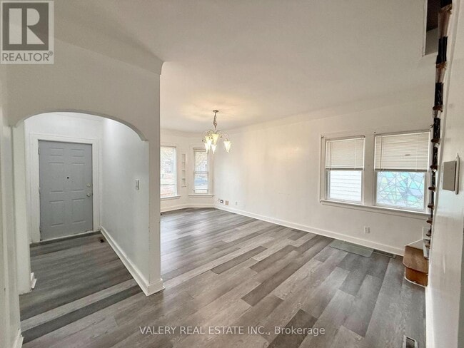 Building Photo - 824 Lincoln Rd