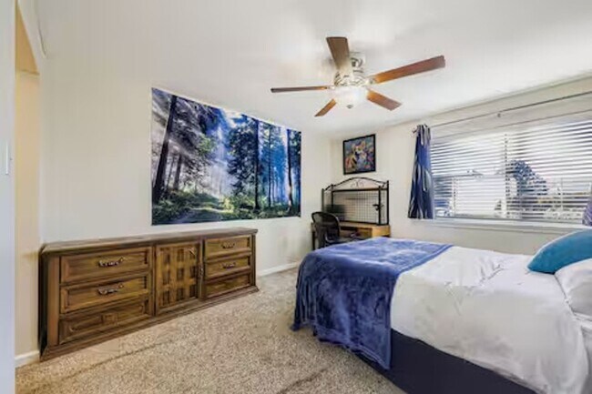 Foto del edificio - Large 3 bedroom, 2 bathroom peaceful condo