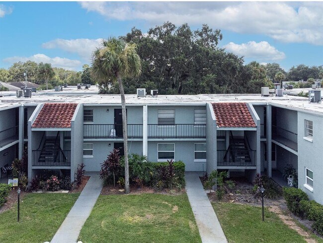 Building Photo - 2876 Somerset Park Dr