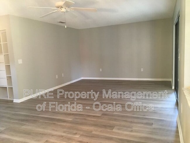 Building Photo - 513 Fairways Ln