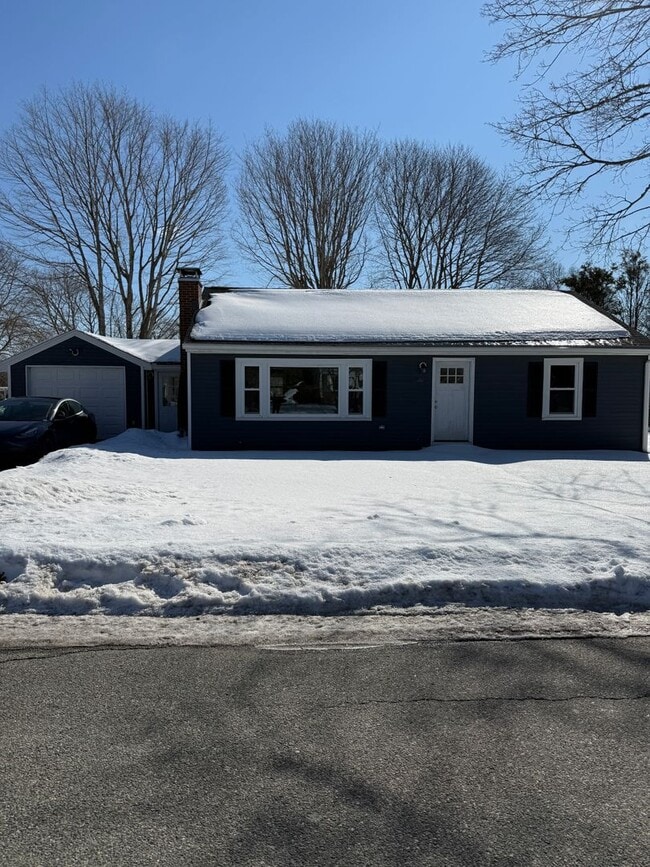 Building Photo - Lovely 3 bedroom, 1 bath ranch style home.