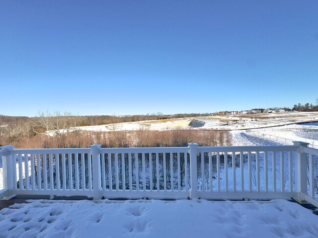 Building Photo - Modern 3-Bedroom Home with High-End Amenit...