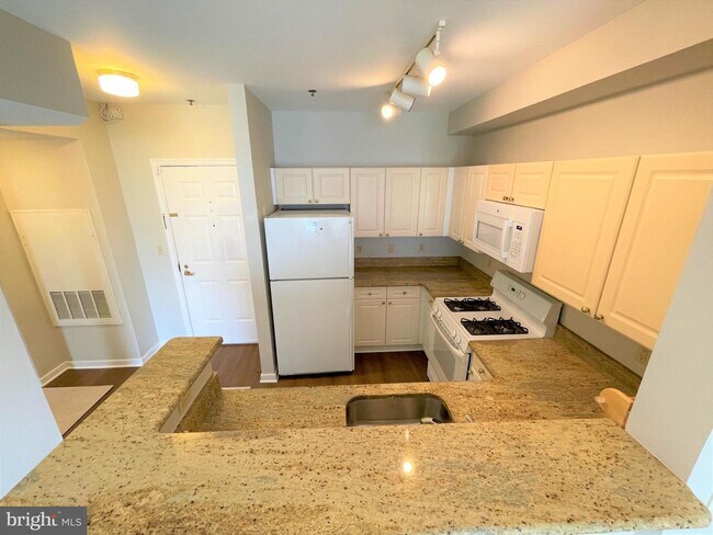 Foto del edificio - 1641 International Dr