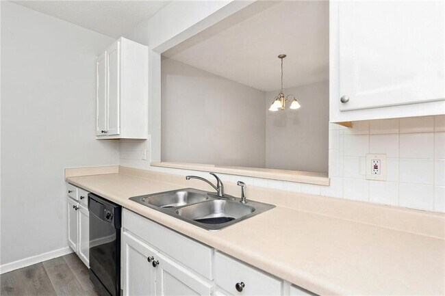 Foto del edificio - 8641 Thomas Ln
