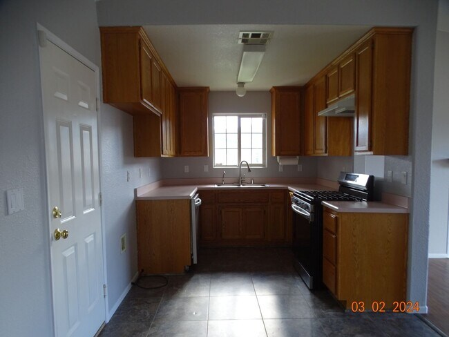 Foto del edificio - View home - Golden Hills West
