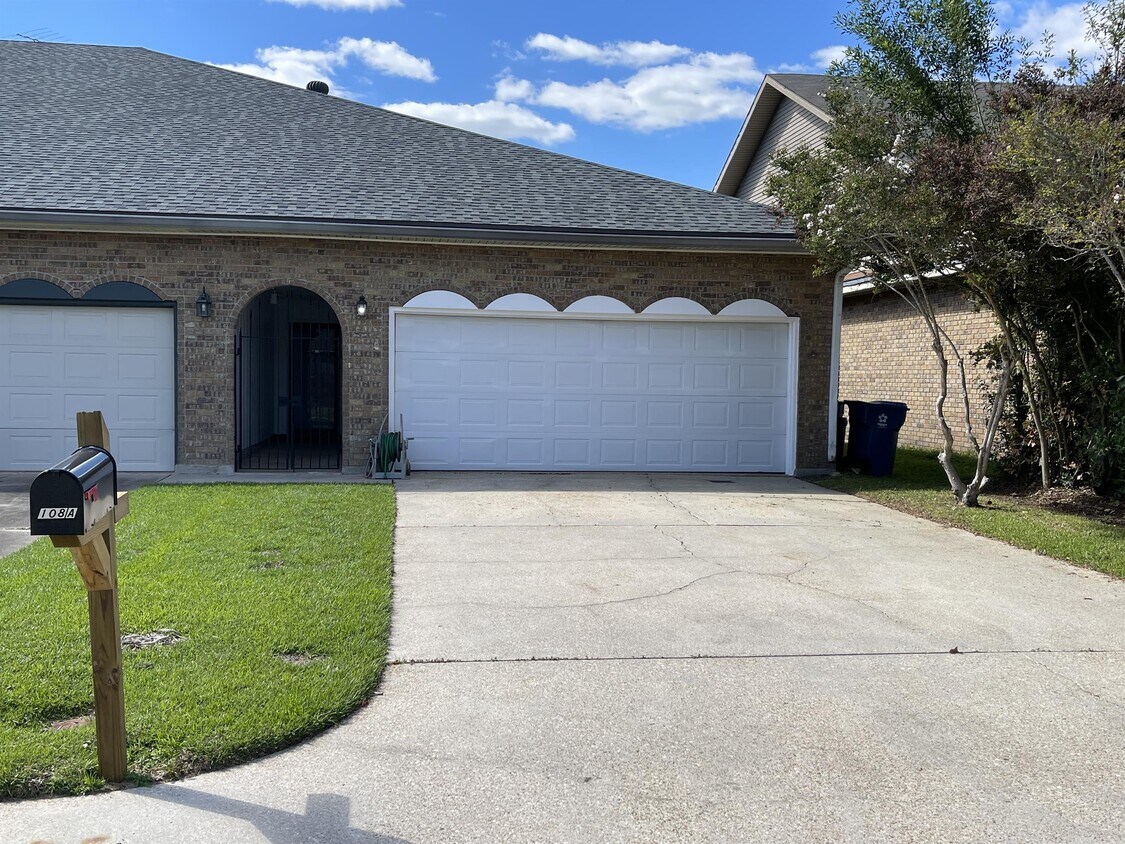 Primary Photo - 108 Highland Dr