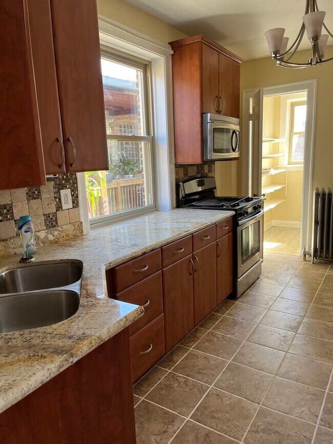 Foto del edificio - 2221 E 68th St