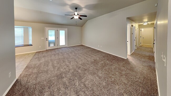 Building Photo - Nice 3 Bedroom 2 Bath Home in Mustang Schools