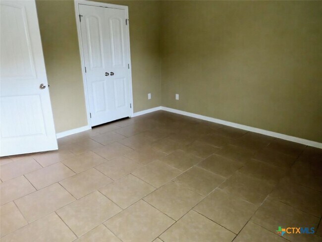 Building Photo - 4602 Cambridge Dr