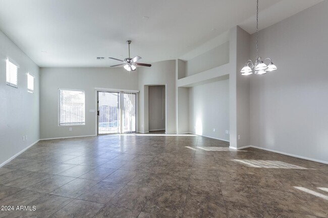 Foto del edificio - 7103 W Pioneer St