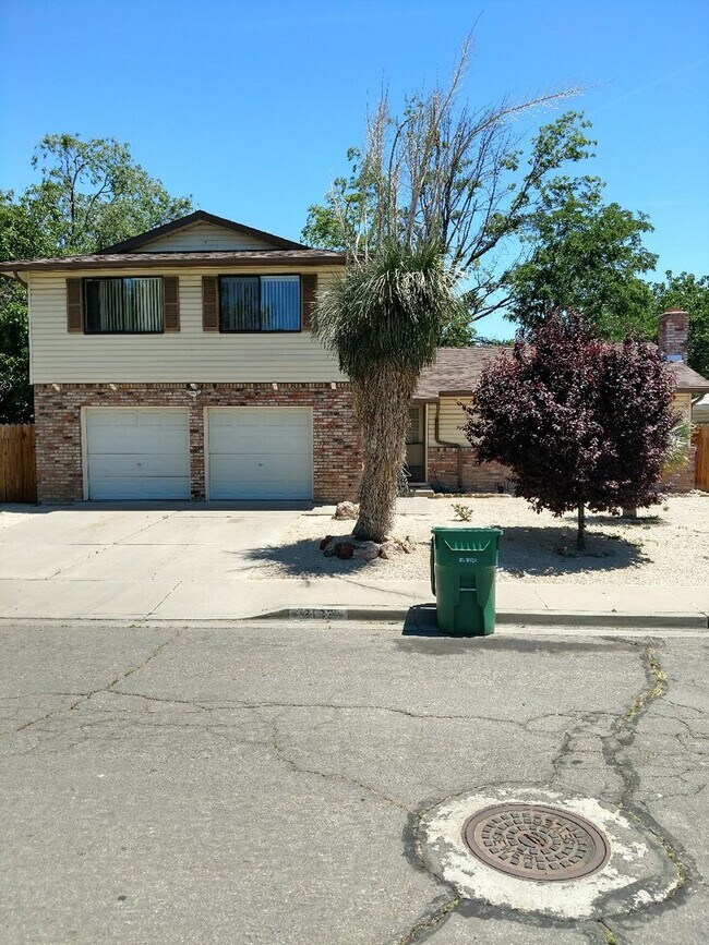 Building Photo - 2192 Denevi Dr