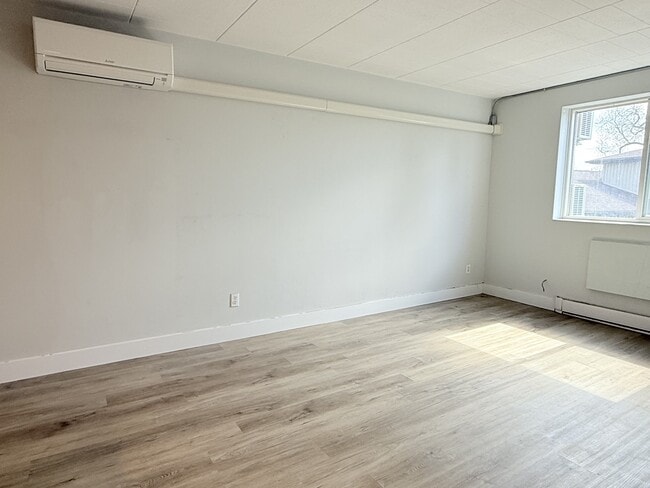 Building Photo - 471 Tecumseh Rd W