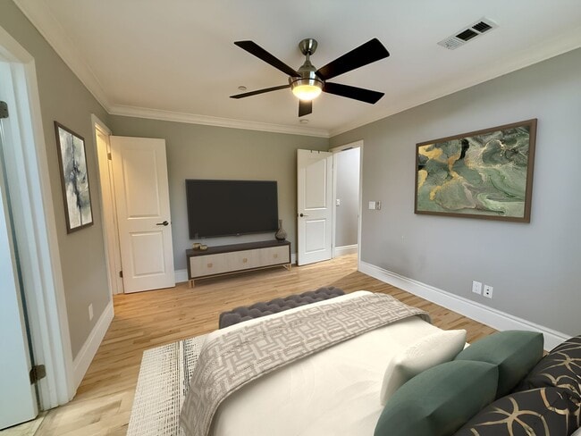 Foto del edificio - MOVE IN READY 2/2 with 2 Assigned Parking!...