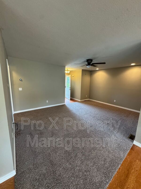 Foto del edificio - 740 E Gallup Hill Rd