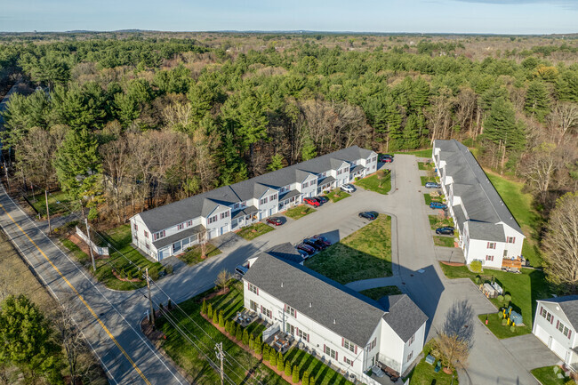 La 82-98 Rangeway Road se encuentra en North Billerica, MA. - Ava Estates